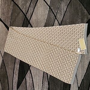 MICHAEL MICHAEL KORS SIGNATURE LOGO DESIGN FALL 2020 SCARF